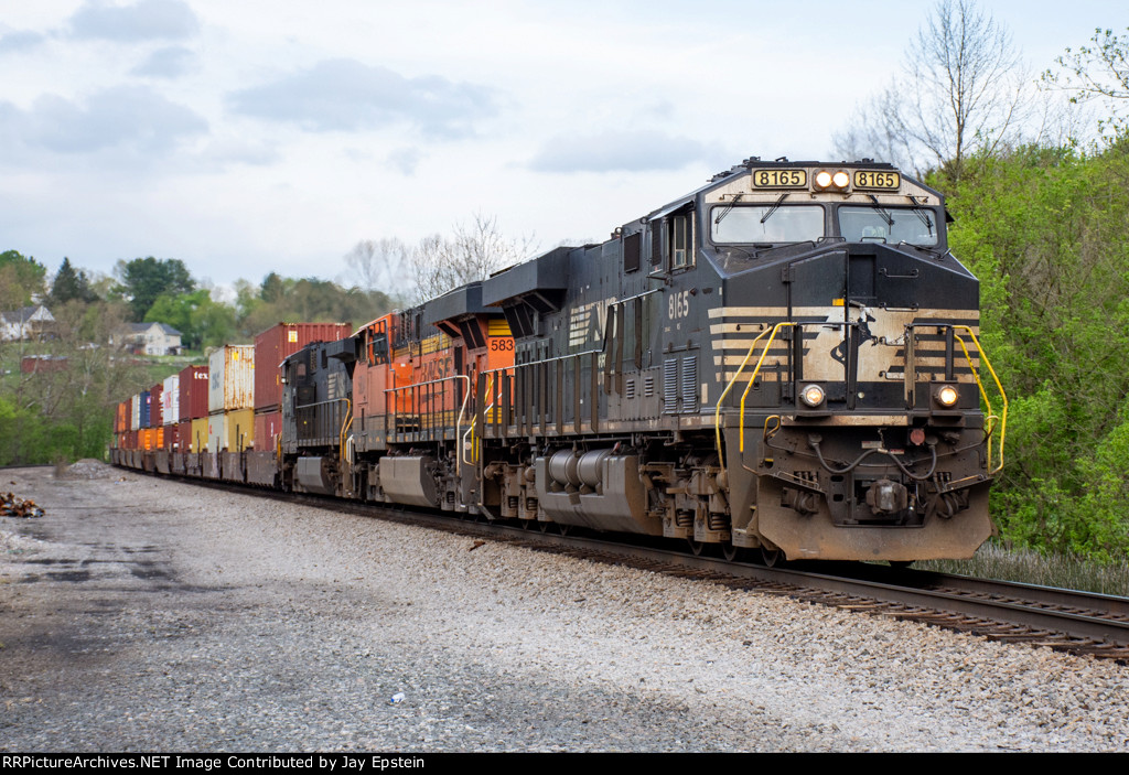 NS 8165 leads 279 west through Vicker